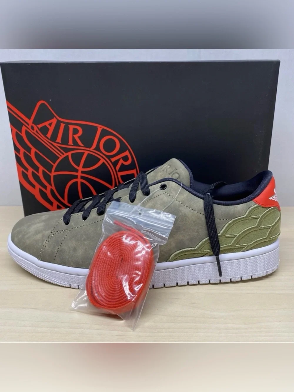 Jordan 1 Centre Court Low Oil Green Mens 10.5 New